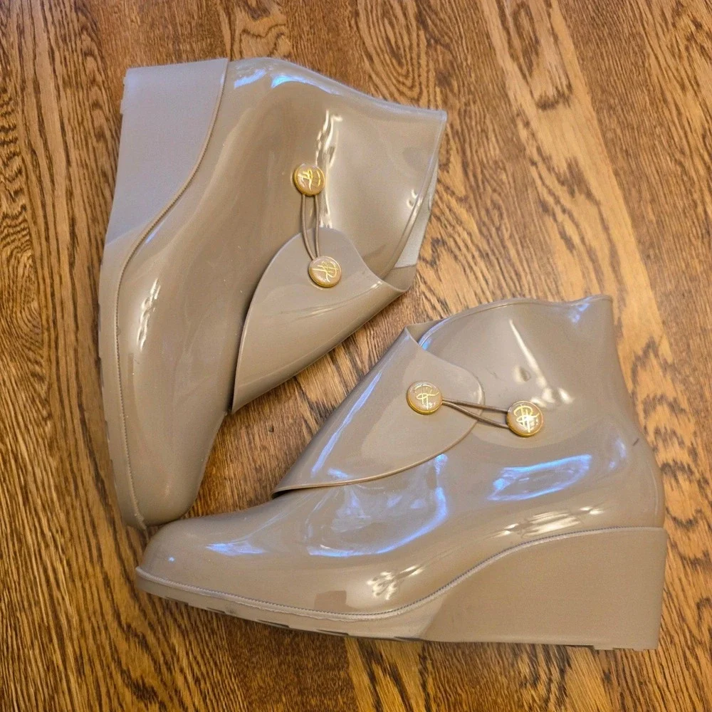 Patten Place Womens L Taupe Patent Wedge Heel Rain Boots Ankle Galoshes Button